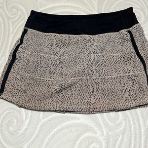 Size 8 Lululemon skirt